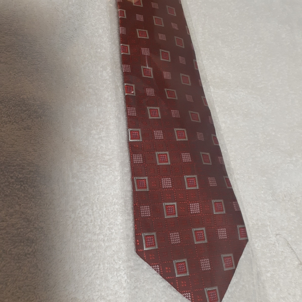 NEW in sleeve Lavorato a Mano Red pattern Tie
